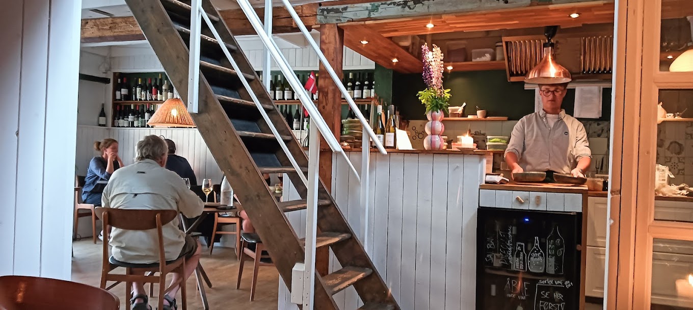 Râzapâz Vinbar & Restaurant photo at Store Torvegade 29, 3700 Rønne, Dinamarca, Rønne, Denmark