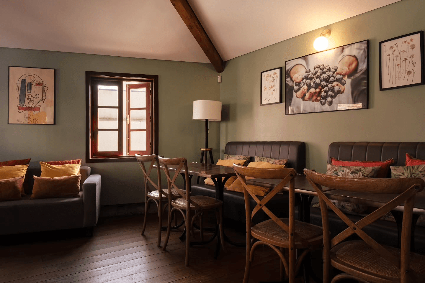 Capela Incomum photo at Tv. do Carregal 79 77 81, 4050-381 Porto, Portugal, Porto