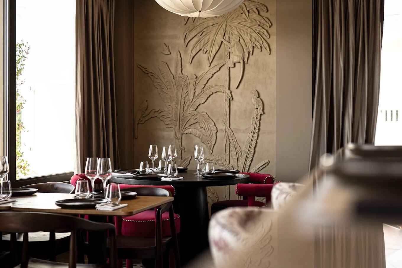 Na Mouche photo at Largo do Marcelino 18, Azenhas do Mar, 2705-092 Colares, Portugal, Portugal