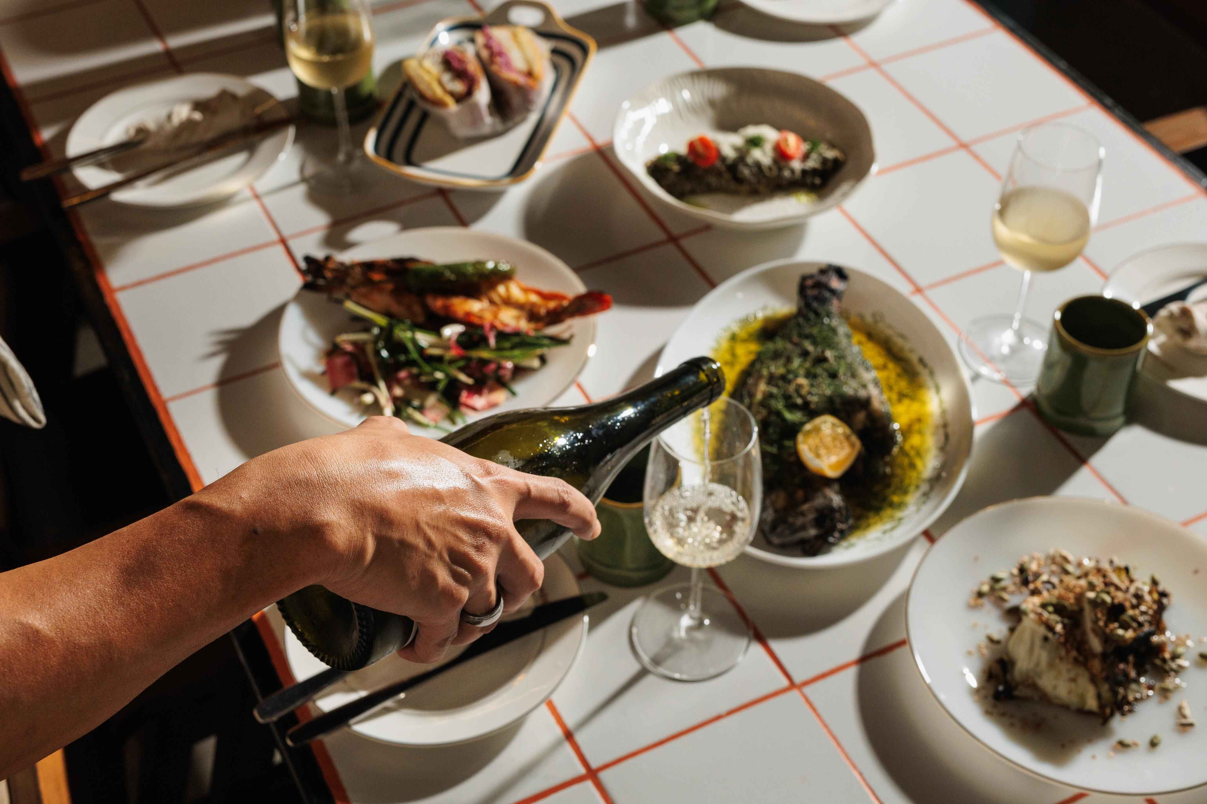 Bar Abong photo at 1st Floor, 17, Lorong Dewan, Pusat Bandar Kota Kinabalu, Kota Kinabalu