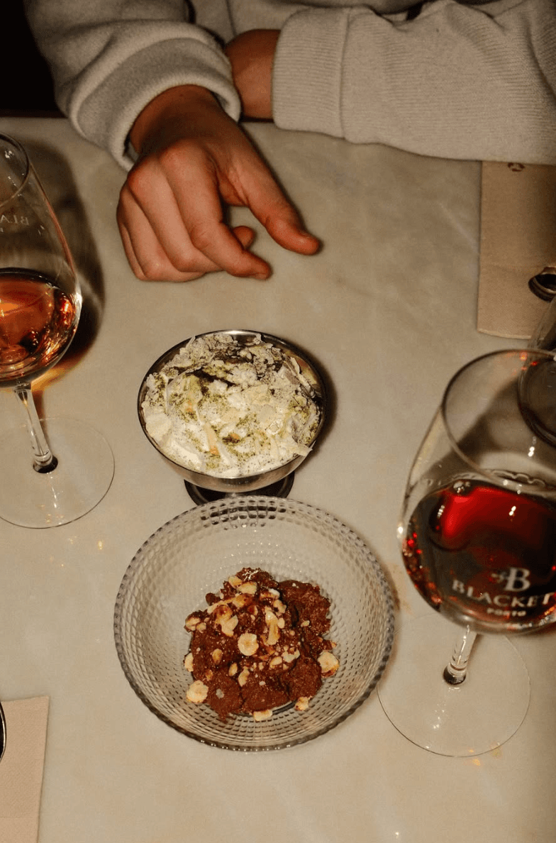 Provável photo at Largo São João Novo 87, Porto