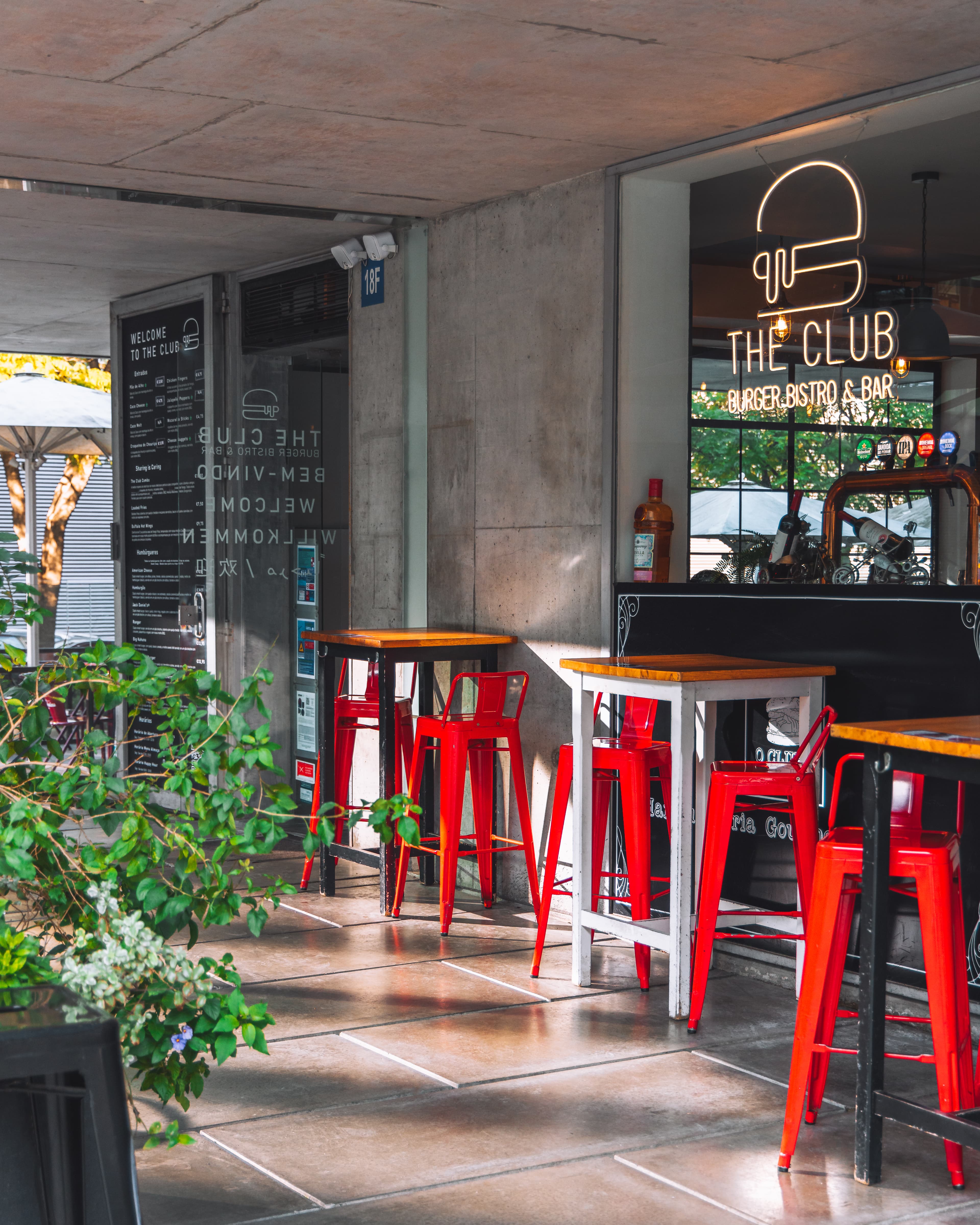 The Club Burger House 