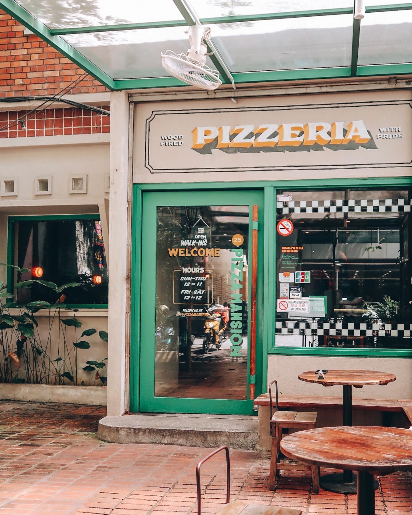 Pizza Mansion @ The Five photo at Block E, The Five, Kompleks Pejabat Damansara, E-GF-2, 49, Jalan Dungun, Bukit Damansara